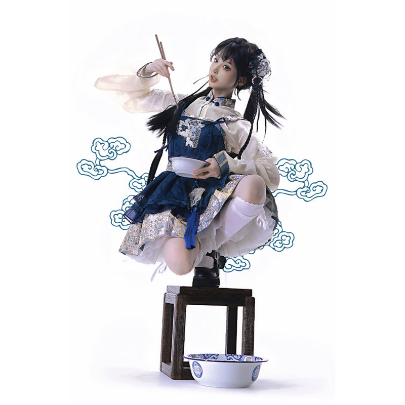 花に遊ぶ子羊の刺繍ストラップワンピースとトップス