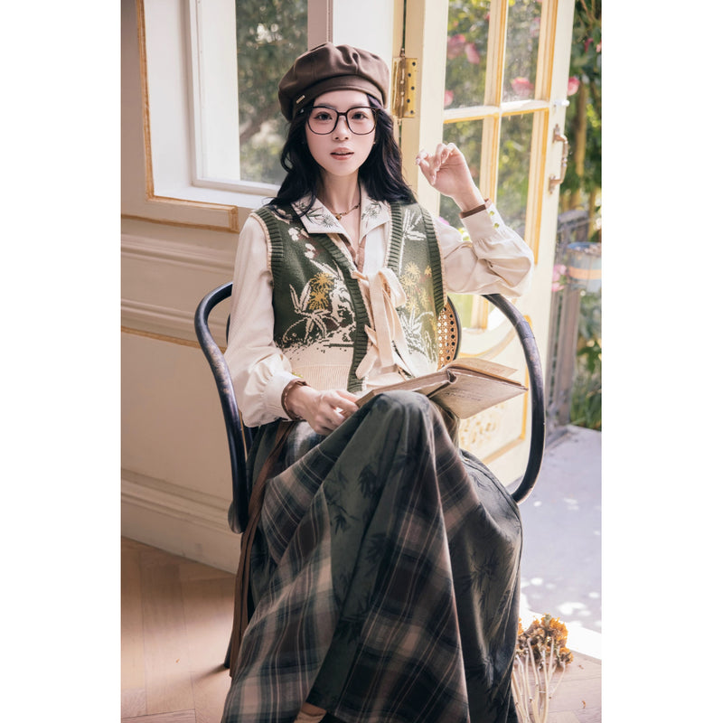 植物文様のニットベストとブラウスとスカート