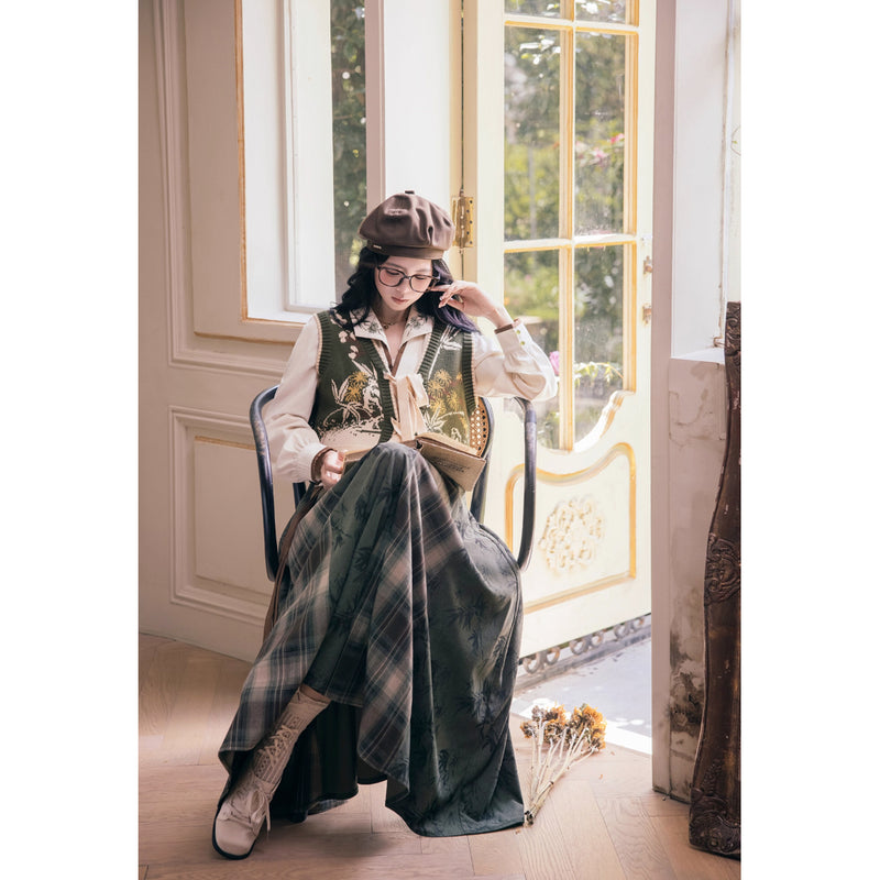 植物文様のニットベストとブラウスとスカート