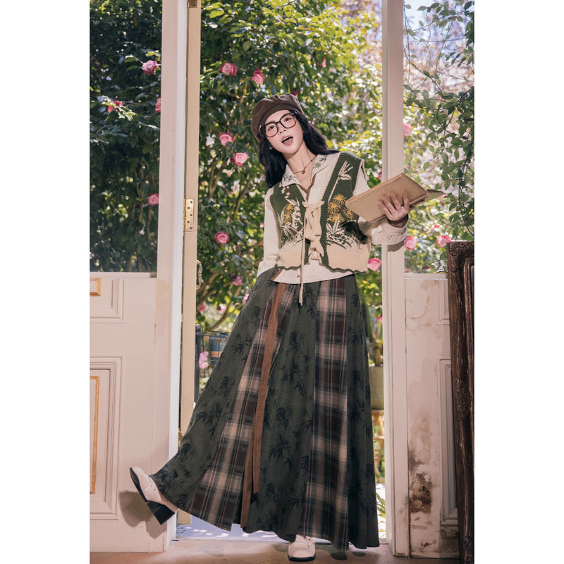 植物文様のニットベストとブラウスとスカート