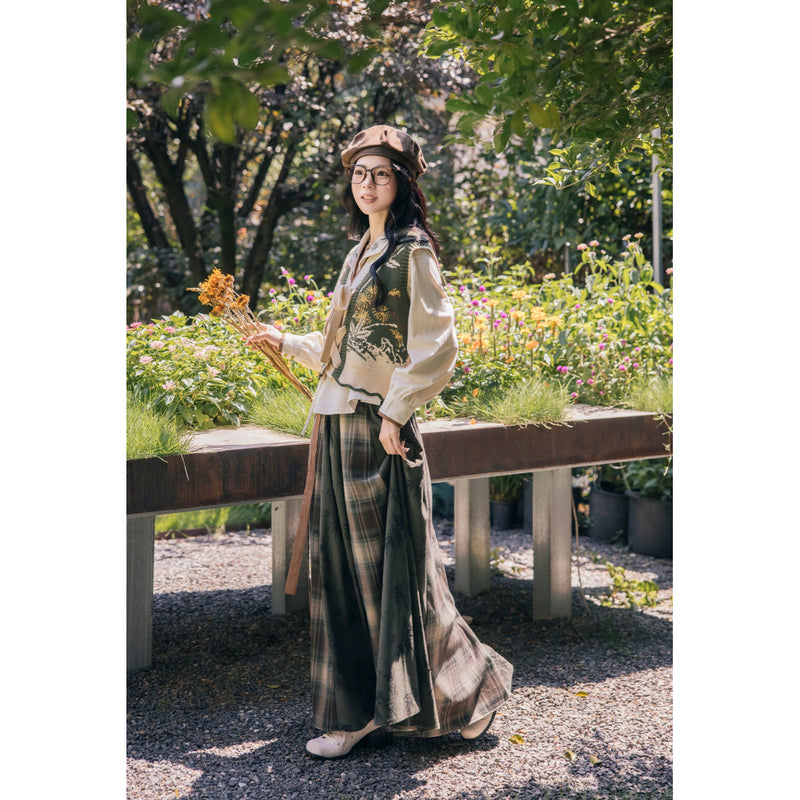 植物文様のニットベストとブラウスとスカート