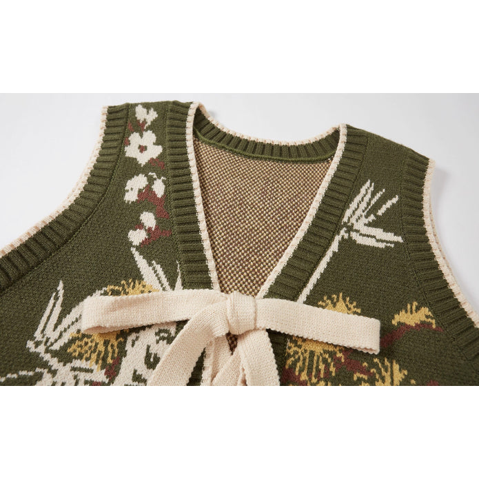 植物文様のニットベストとブラウスとスカート