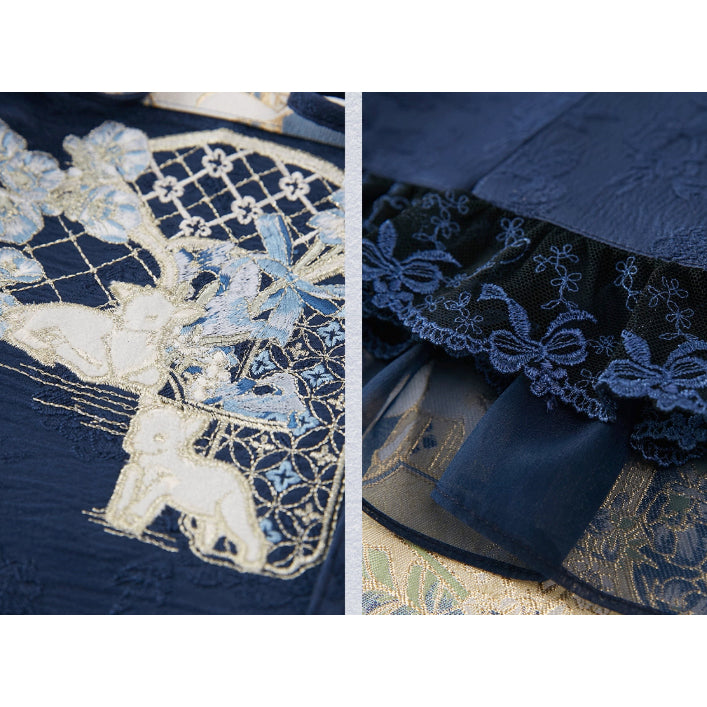 花に遊ぶ子羊の刺繍ストラップワンピースとトップス