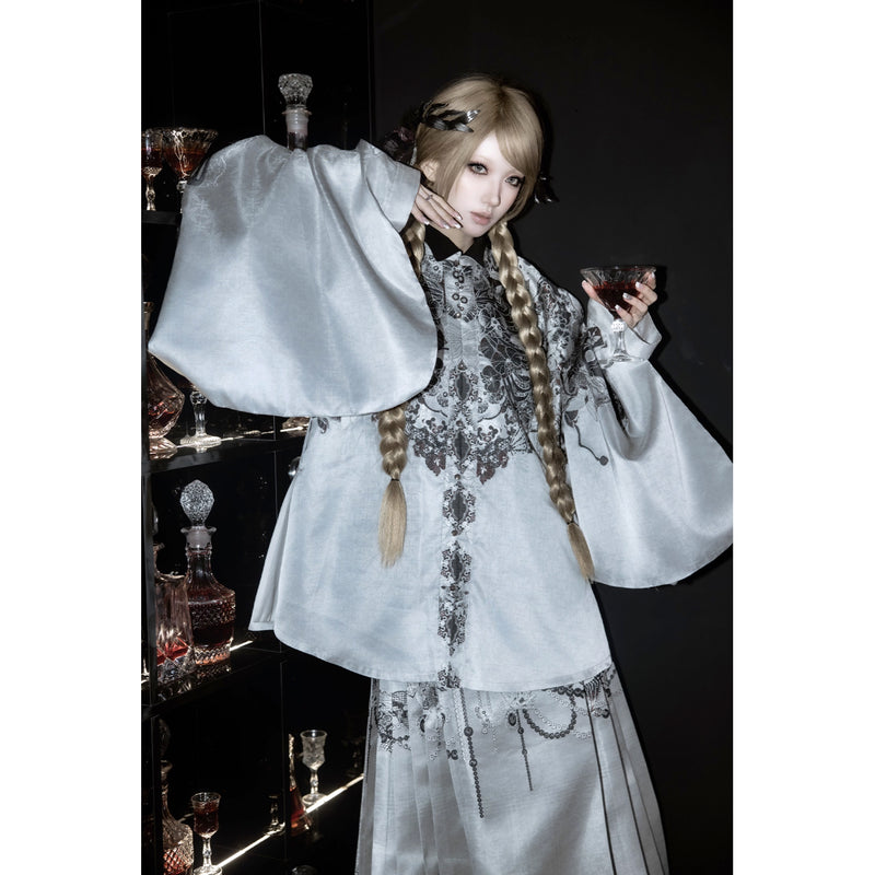 骸骨と花鳥図トップスと刺繍エプロンとプリーツスカート