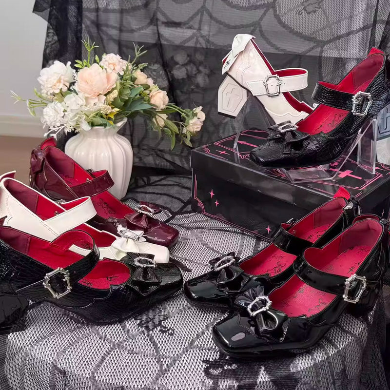 十字架の棺桶ヒールパンプス