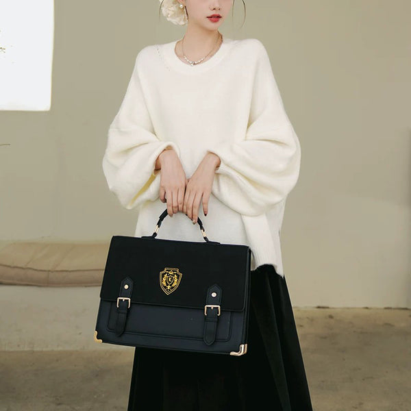 月明かりに誘うニットセーター