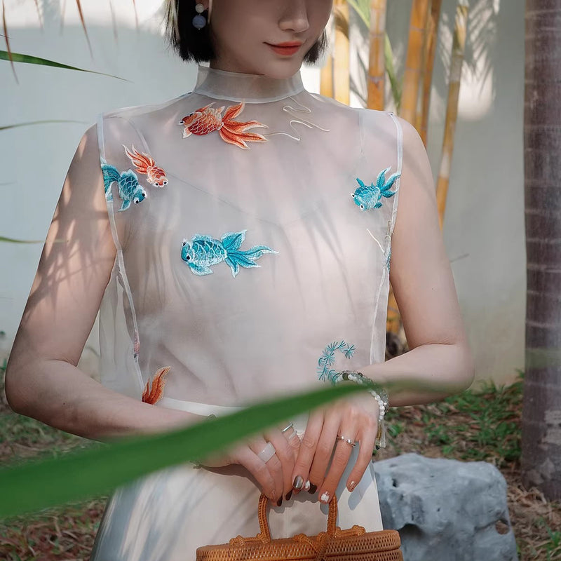金魚の刺繍シルクトップス – ManusMachina