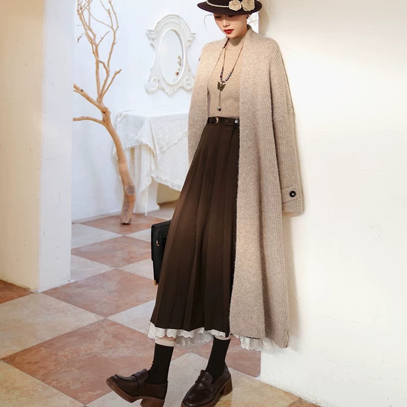 焦茶色のお嬢様のプリーツロングスカート