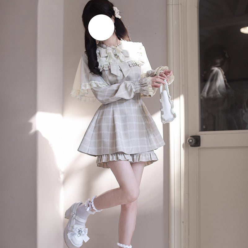 灰白のお嬢様の格子柄ケープワンピース
