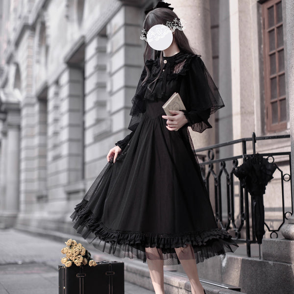 漆黒のお嬢様のチュールケープワンピース