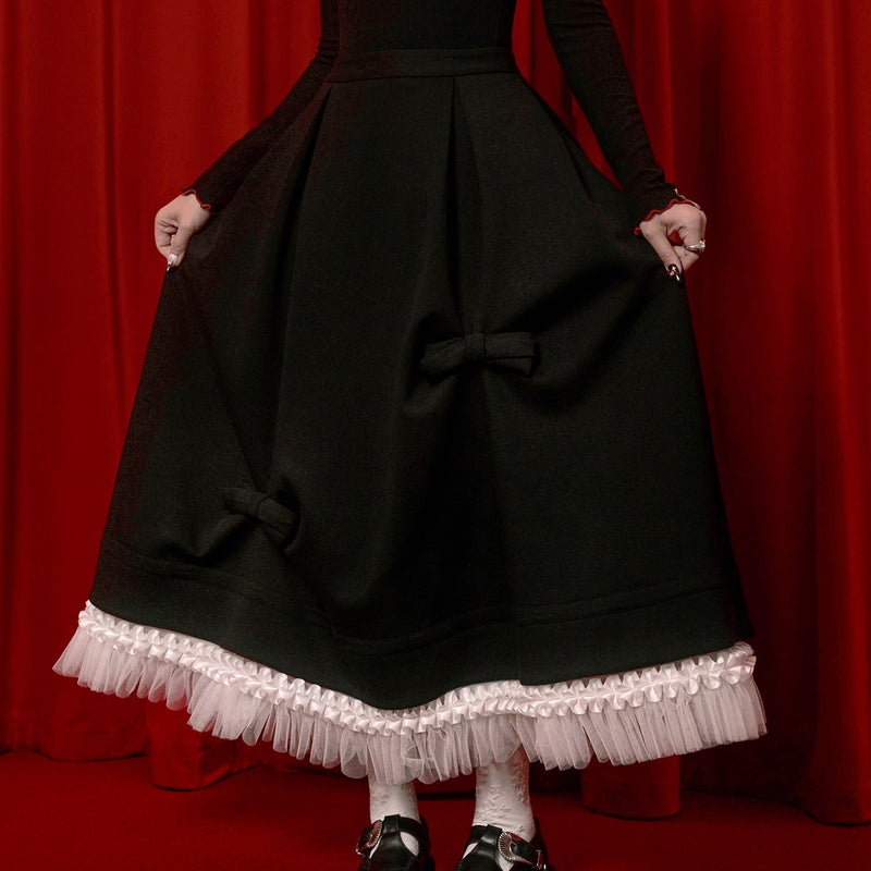 黒鴉と蝶結びのブラックスカート