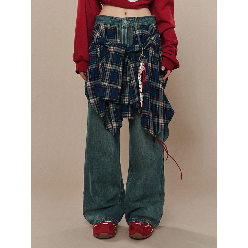 Casual Wide Pants with a Rolled-up Shirt