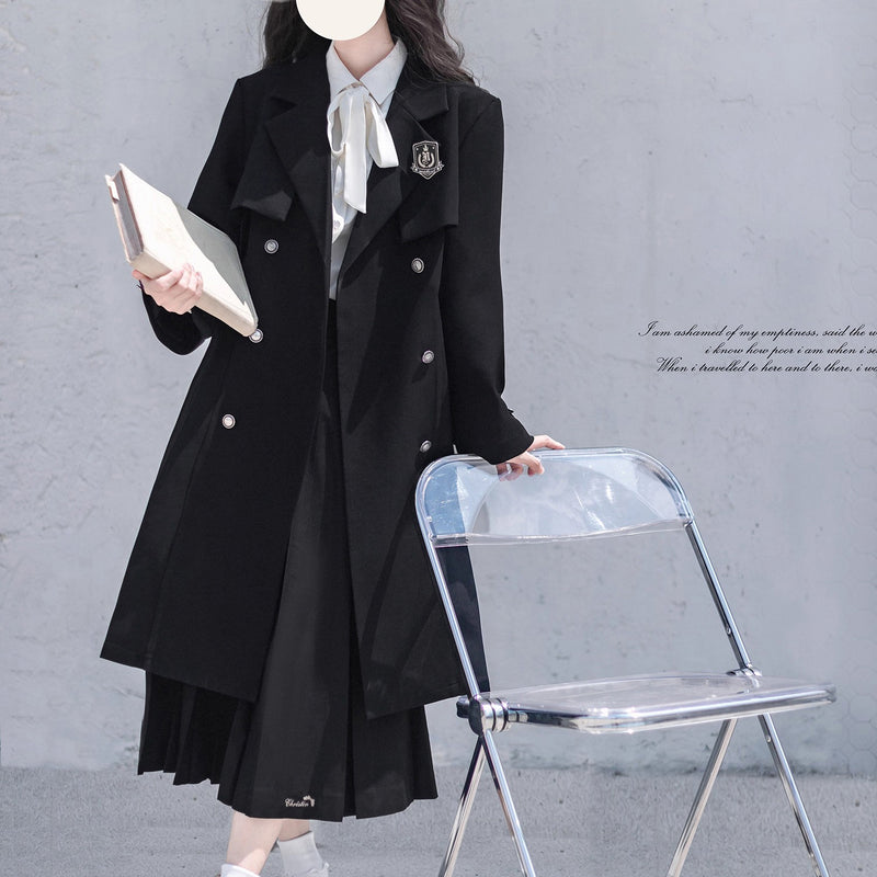 文学令嬢のトレンチコートとブラウスとプリーツスカート - Black Trench