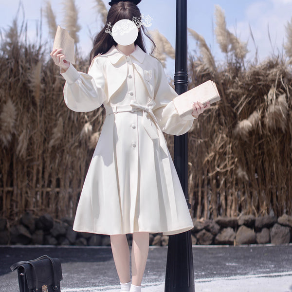 西洋のお嬢様のケープトレンチコート