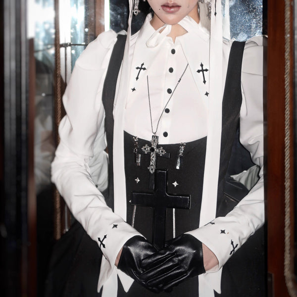 十字架と修道女のブラウス