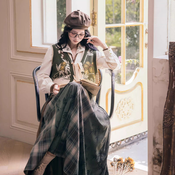 植物文様のニットベストとブラウスとスカート