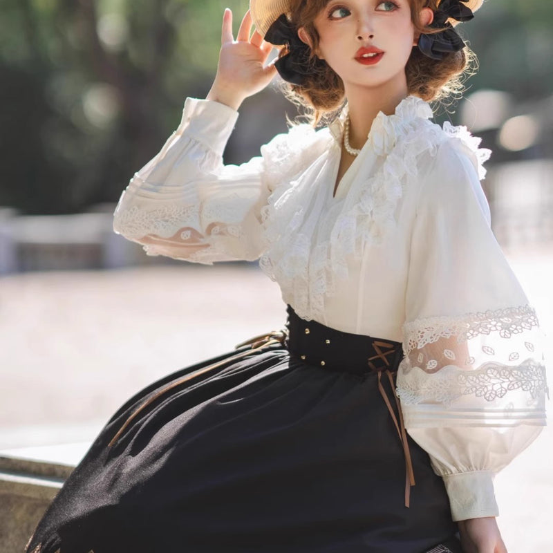 邸宅のお嬢様のレースブラウス