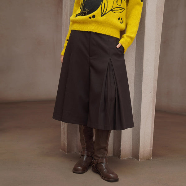 焦茶色のプリーツパンツスカート