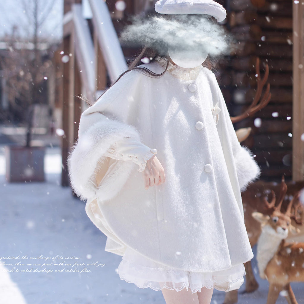 純白のお嬢様のウールケープコート – ManusMachina