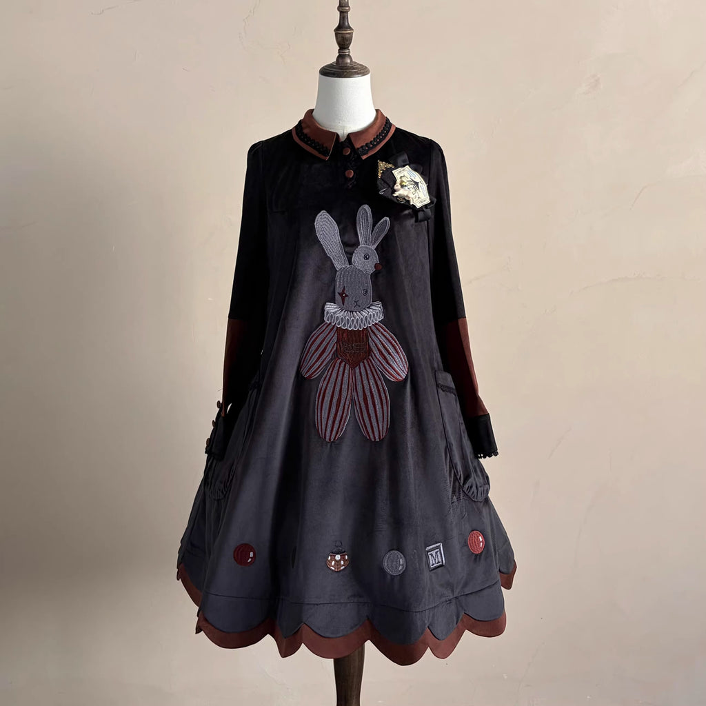うさぎのぬいぐるみの刺繍ワンピース[2026年6月上旬-7月上旬発送予定 