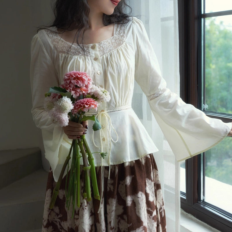 伯爵婦人のレースブラウス