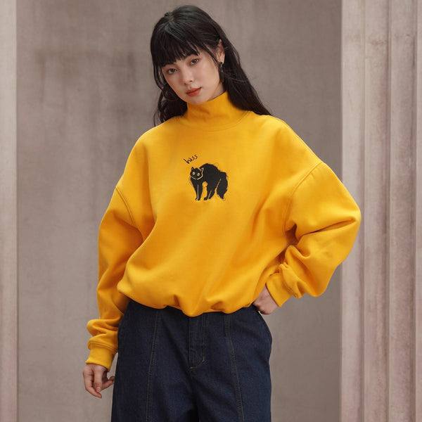 黒猫の刺繍ハイネックスウェット