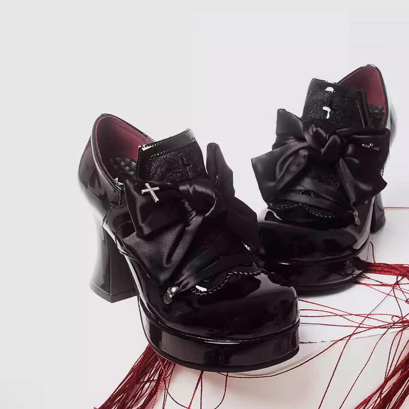 十字架とリボンのゴシックヒールパンプス - Enamel Black[2025年9月上旬-9月下旬発送予定]
