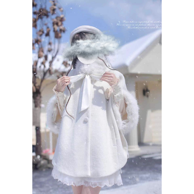 純白のお嬢様のウールケープコート – ManusMachina