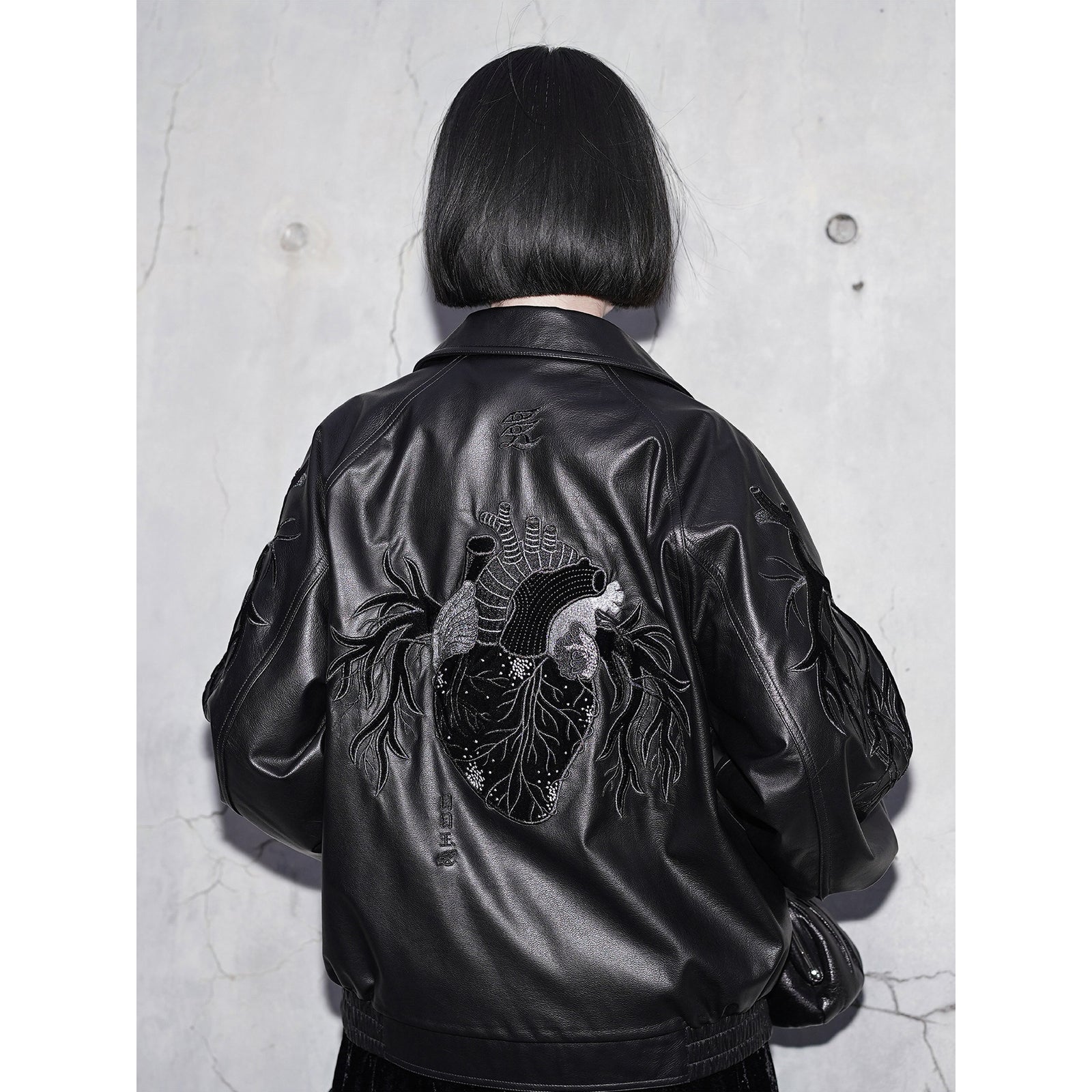 心臓の刺繍レザージャケット – ManusMachina