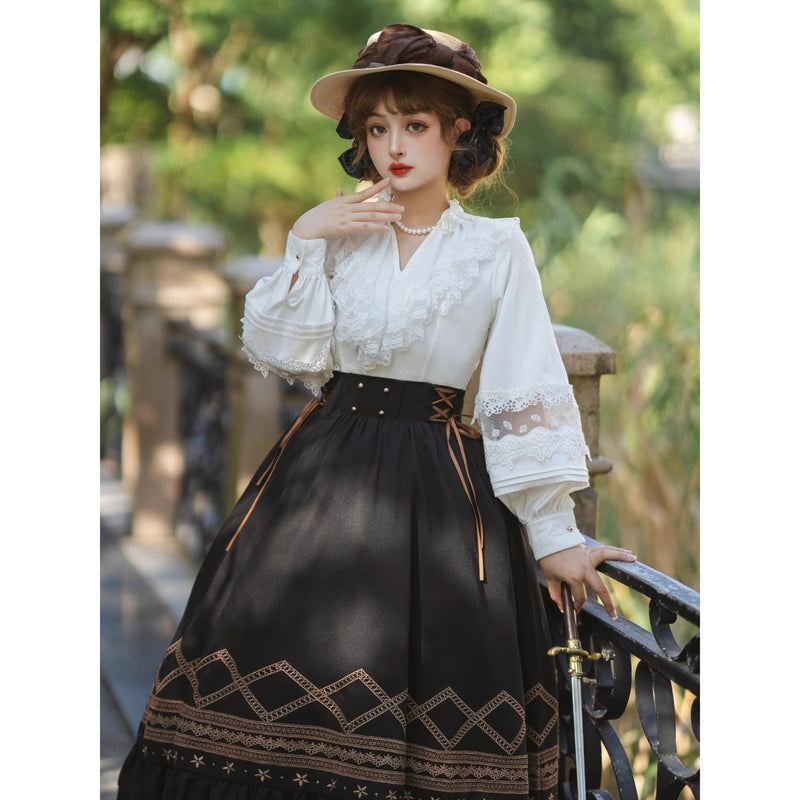 邸宅のお嬢様のレースブラウス