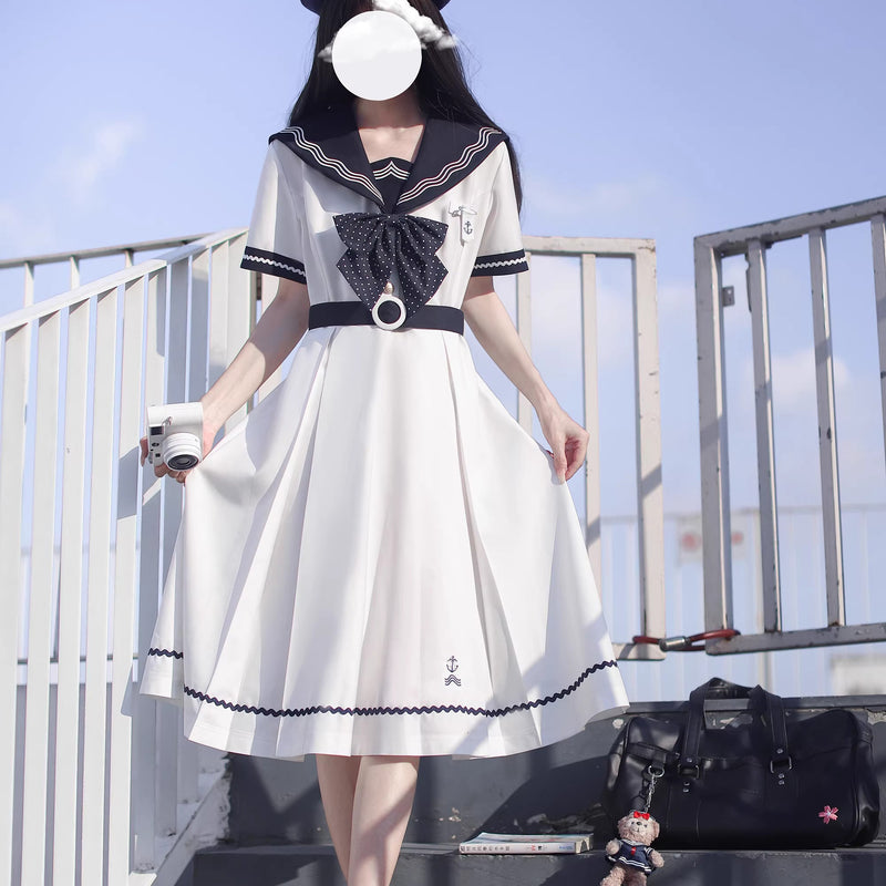 純白の少女のセーラーワンピース – ManusMachina