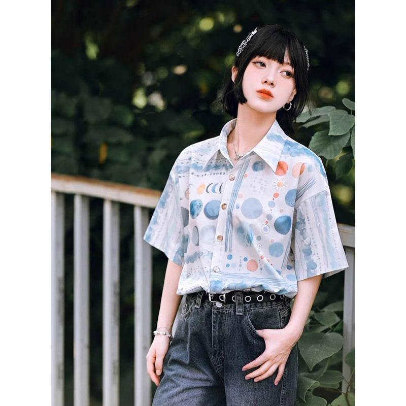 月の満ち欠けの水彩シャツ