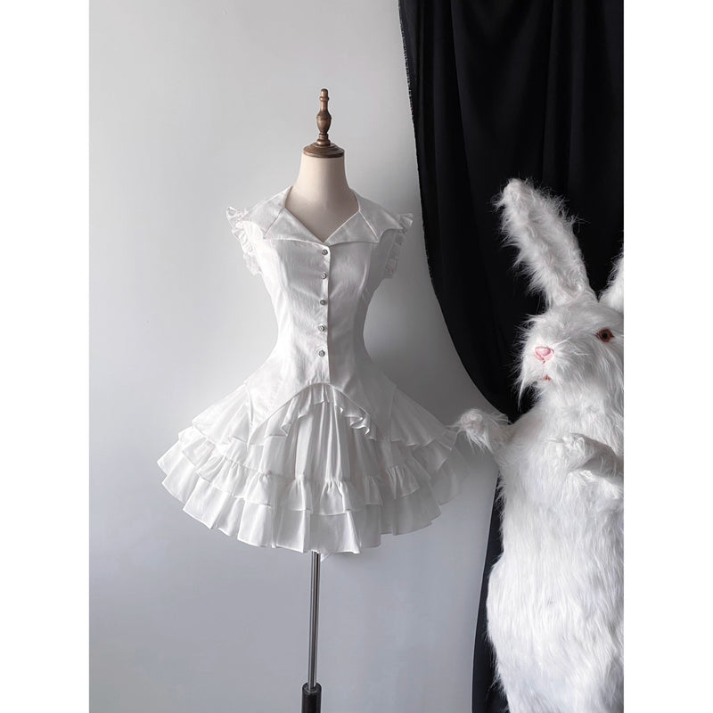 西洋貴族のヴィクトリアントップスとフリルスカート - White