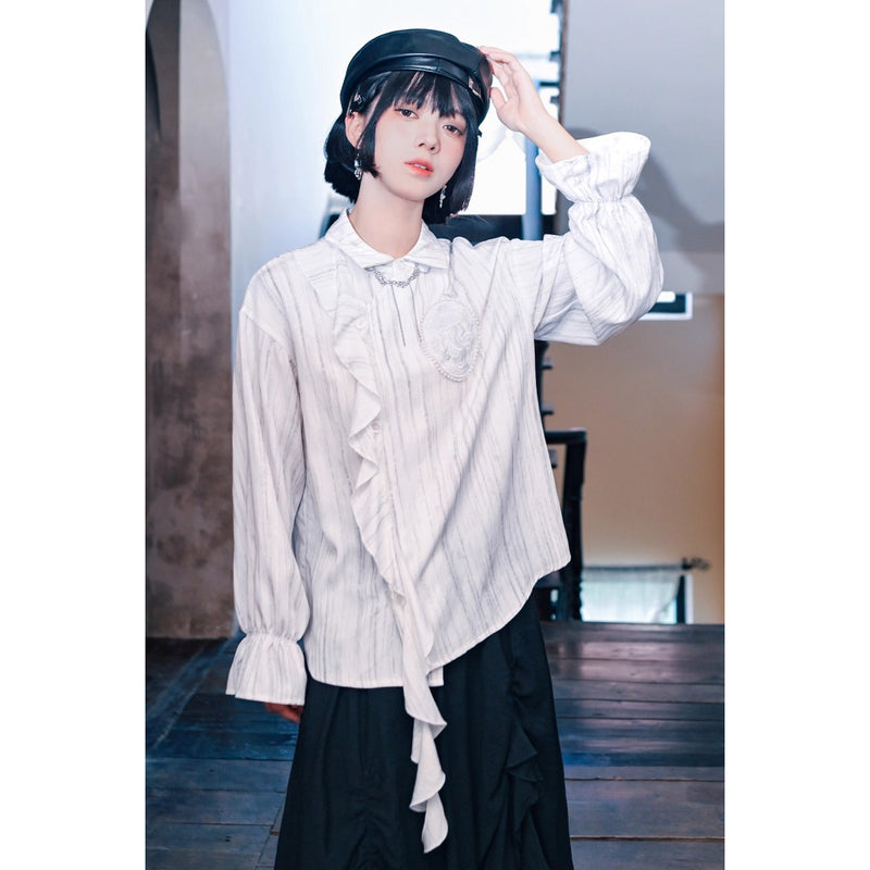 海月の刺繍ラッフルブラウス
