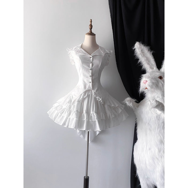 西洋貴族のヴィクトリアントップスとフリルスカート - White