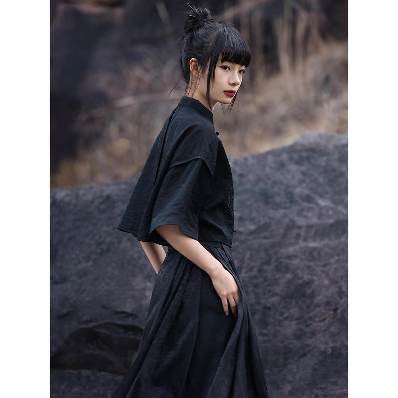 漆黒令嬢の刺繍チャイナトップス