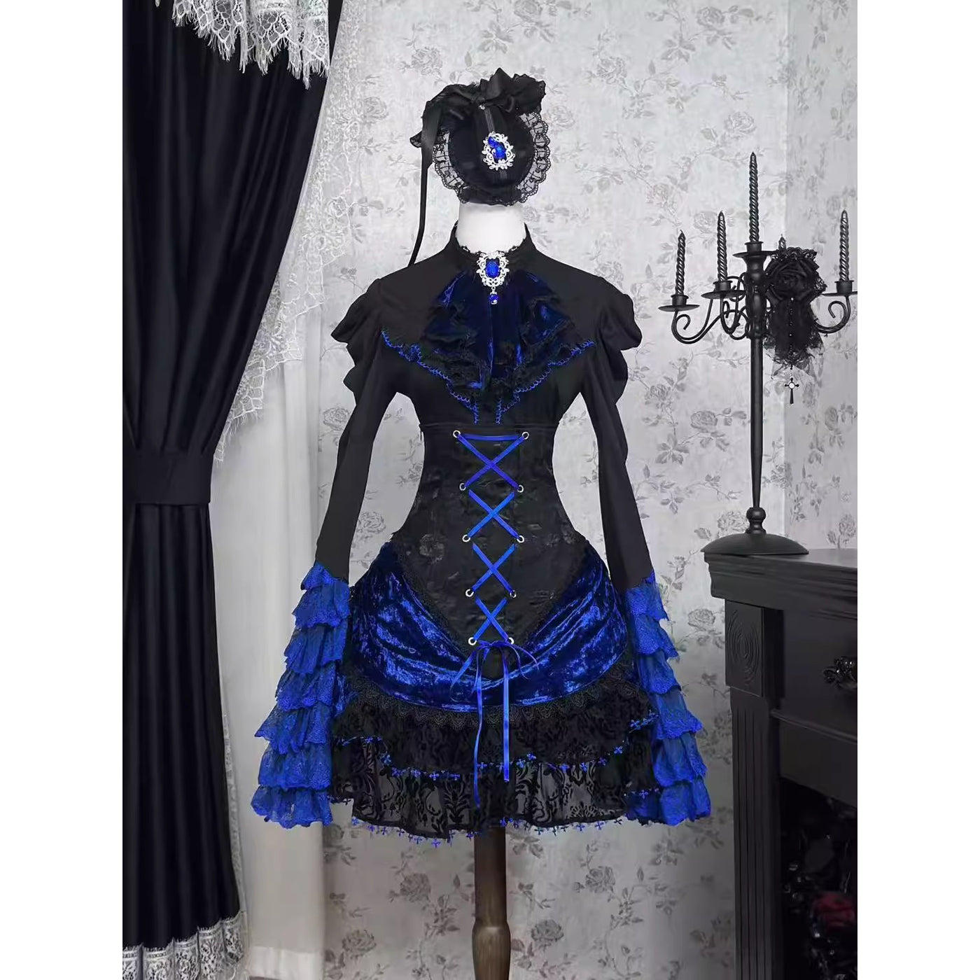 貴族令嬢のゴシックブラウスと編み上げスカートとジャボと帽子[2025年9