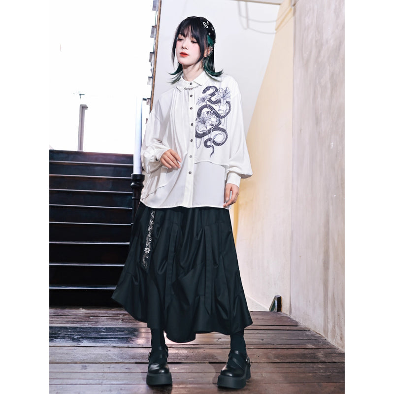 蛇骨の刺繍アシンメトリースカート