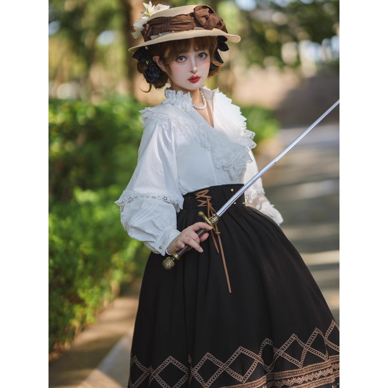 邸宅のお嬢様のレースブラウス