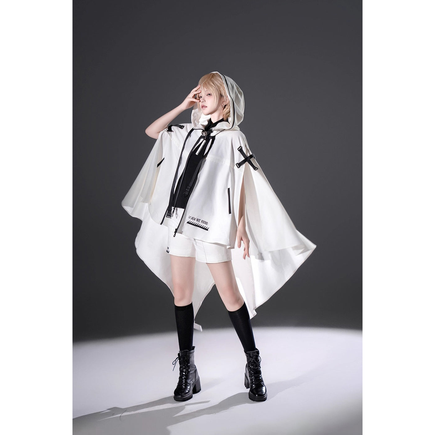 近未来の探究者フードマントとトップスとハーフパンツ[2025年12月中旬