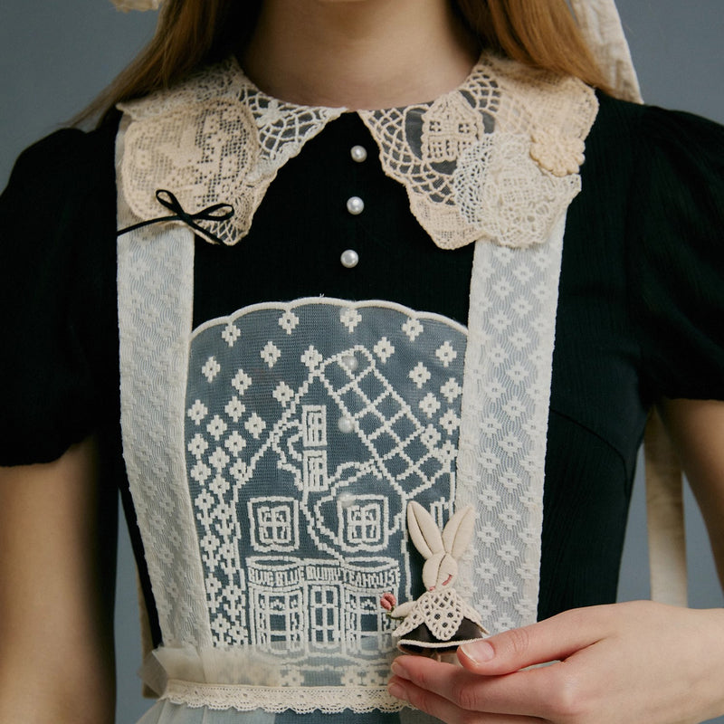 家屋と花とウサギの刺繍エプロン