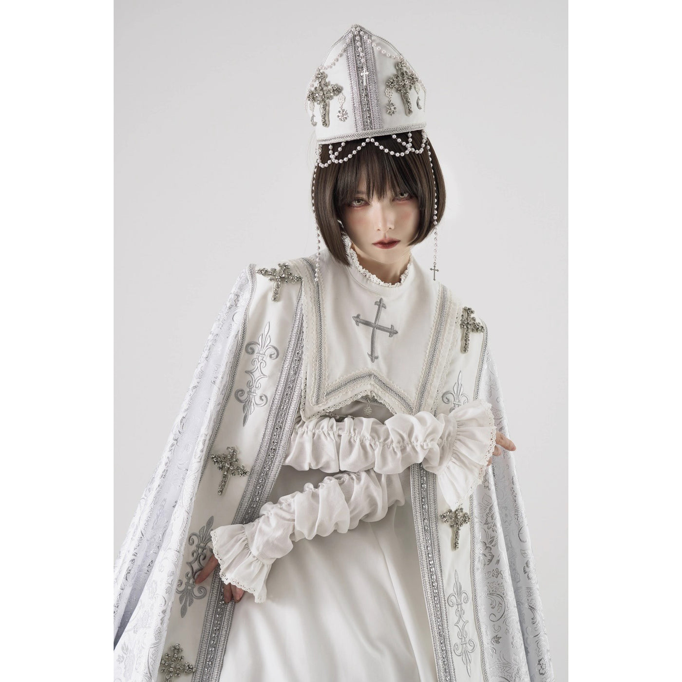 月夜の修道女の刺繍ロングマント - White Silver[2025年12月上旬-2026