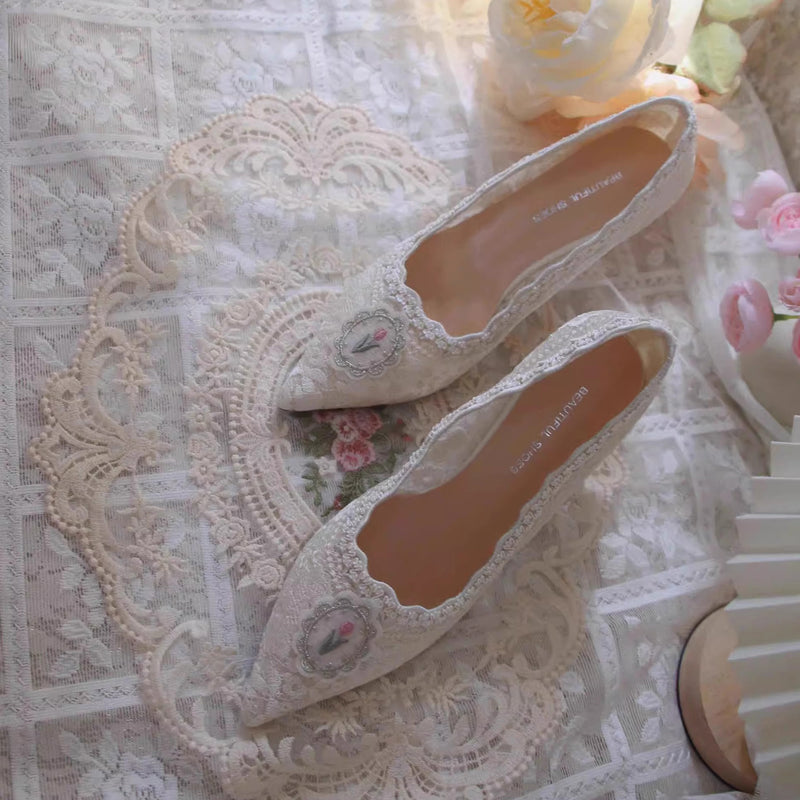 額縁の花の刺繍ポインテッドトゥレースハイヒール