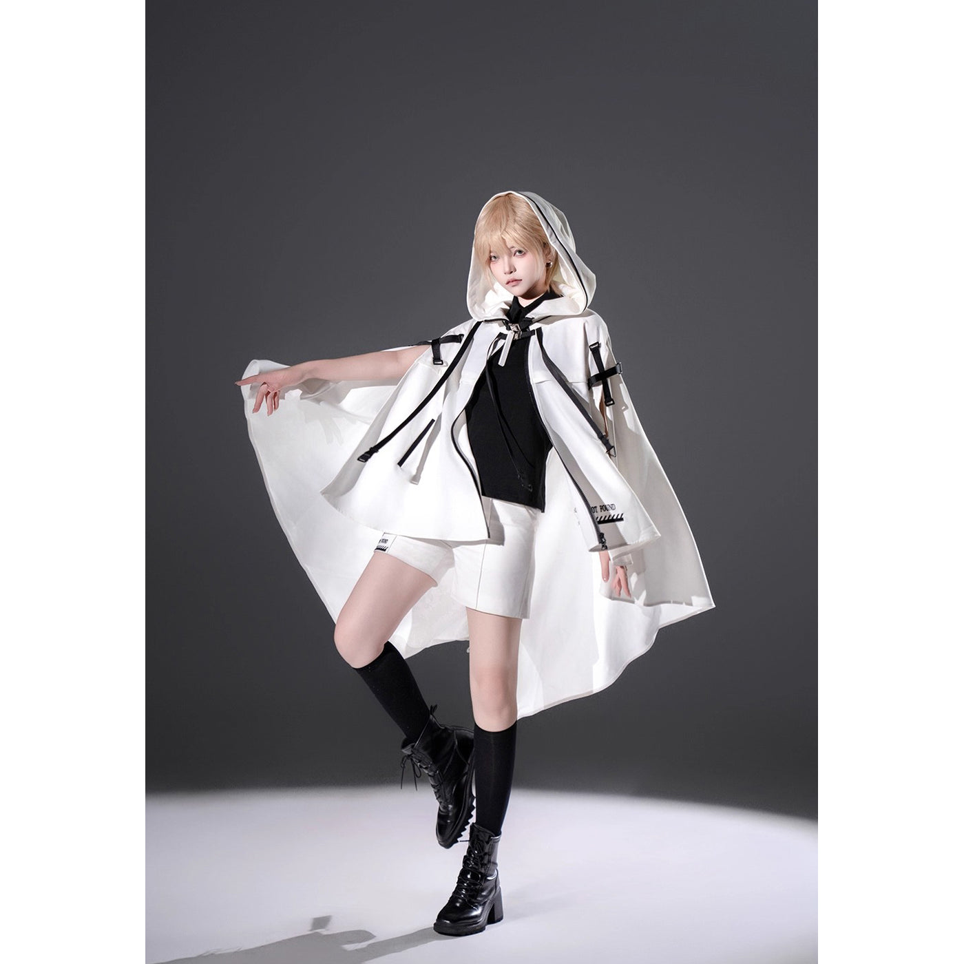 近未来の探究者フードマントとトップスとハーフパンツ[2025年12月中旬