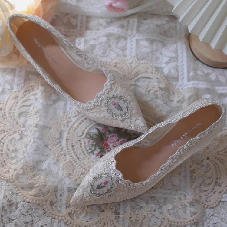 額縁の花の刺繍ポインテッドトゥレースハイヒール