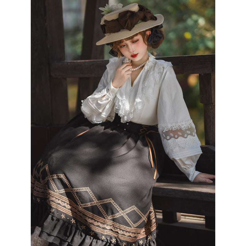 邸宅のお嬢様のレースブラウス