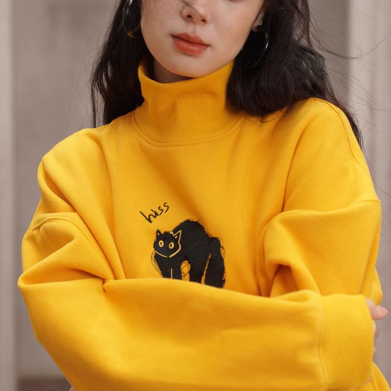 黒猫の刺繍ハイネックスウェット