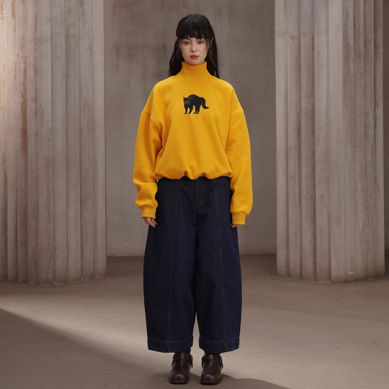 黒猫の刺繍ハイネックスウェット