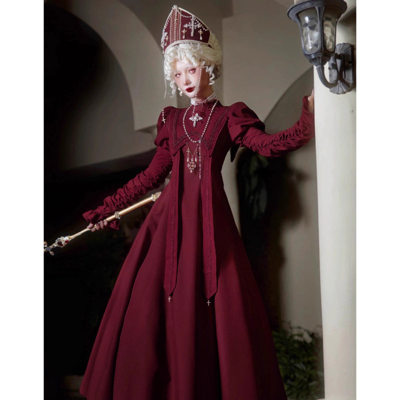 月夜の修道女の刺繍ワンピース - Wine Red（シャーリングスリーブ）[2025年12月上旬-2026年1月上旬発送予定]