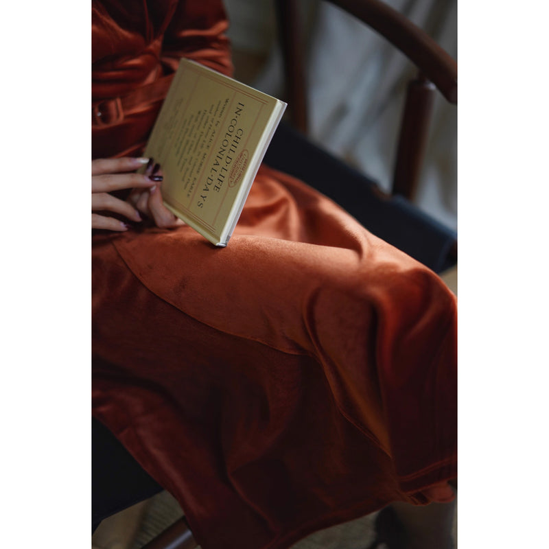 赤銅色の貴婦人ベルベットワンピース